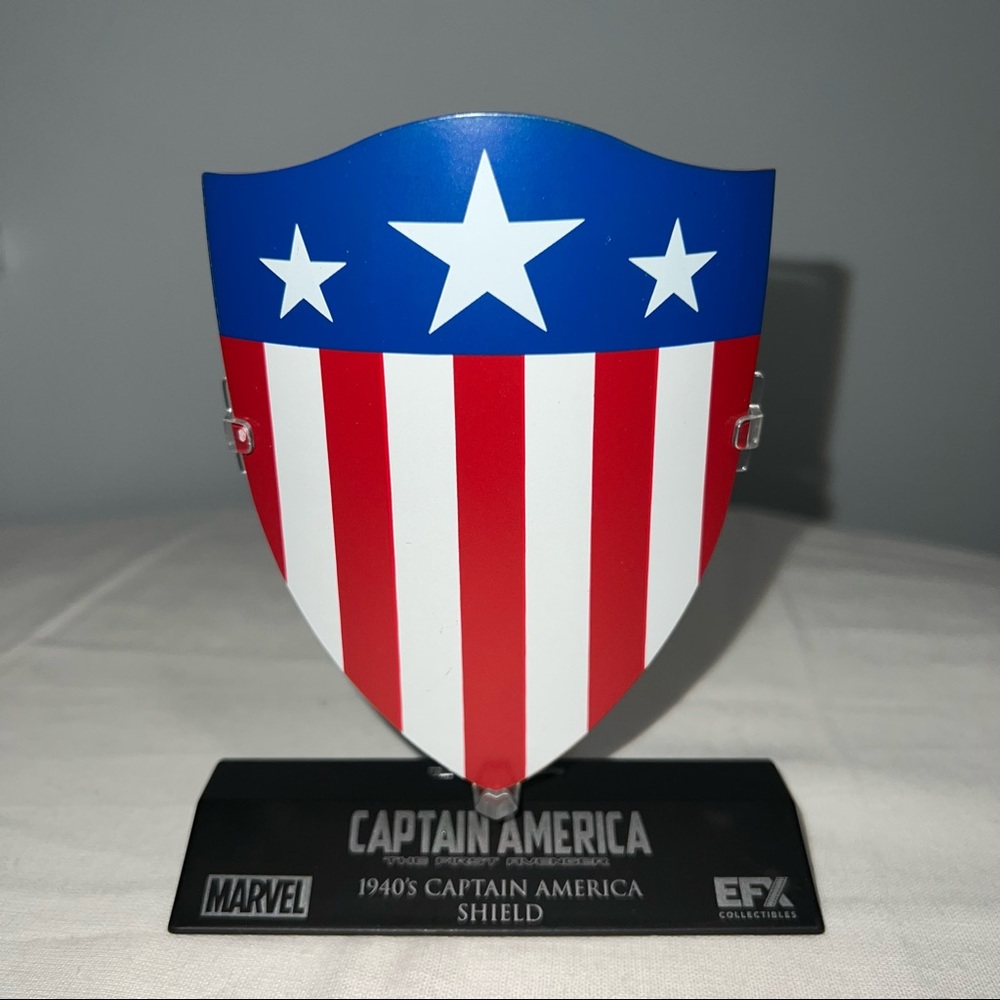 1940’s Captain America shield: 1:6 scaled replica, metal, Loot Crate